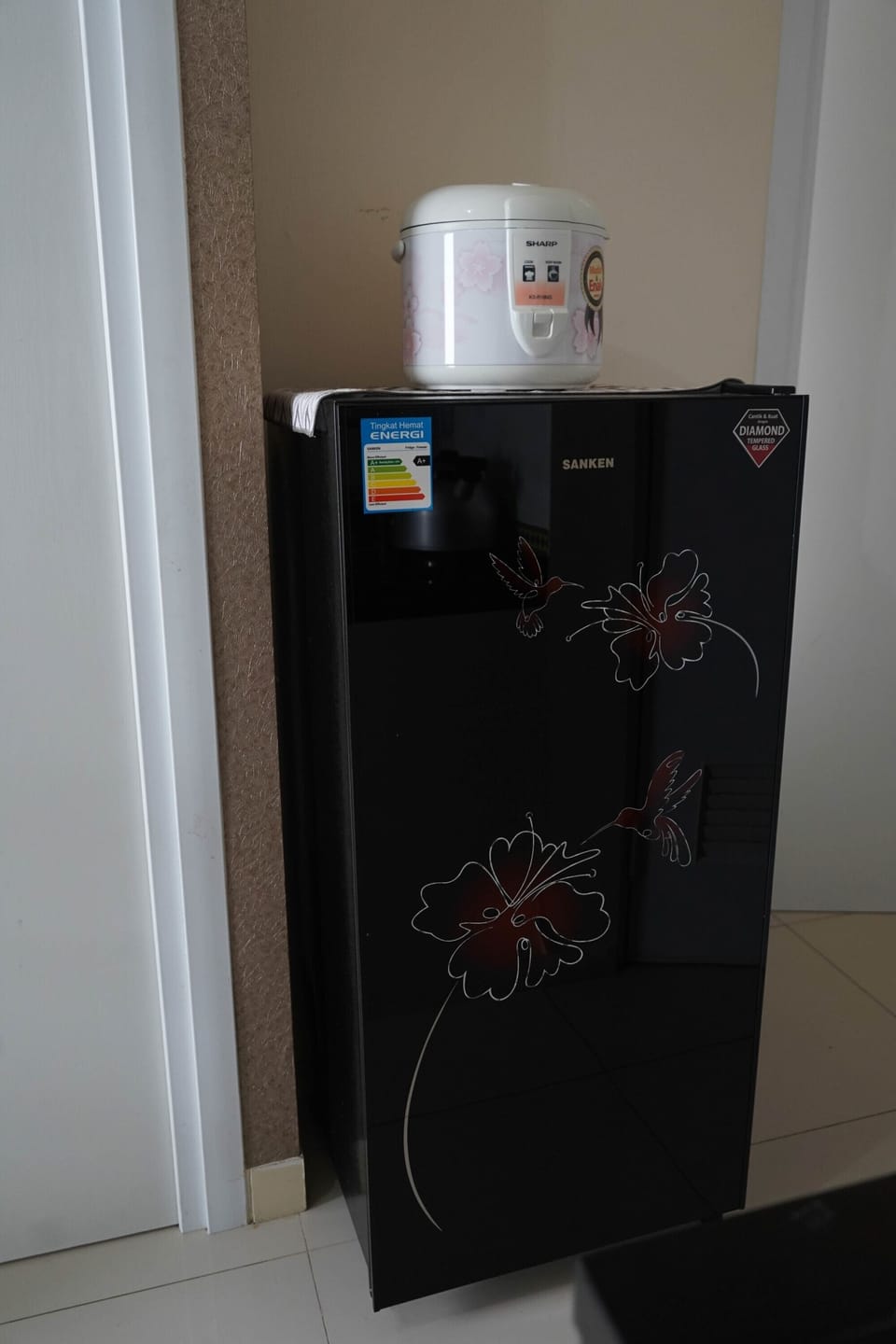 Room | Private kitchen | Fridge, stovetop, cookware/dishes/utensils