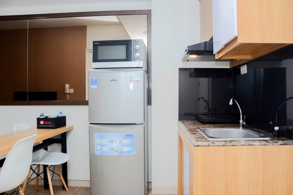 Room | Private kitchenette | Fridge, stovetop, cookware/dishes/utensils