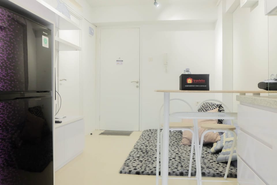 Room | Private kitchen | Fridge, stovetop, cookware/dishes/utensils
