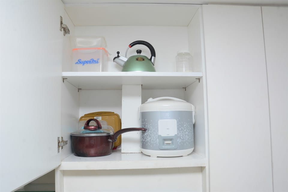 Room | Private kitchen | Fridge, stovetop, cookware/dishes/utensils