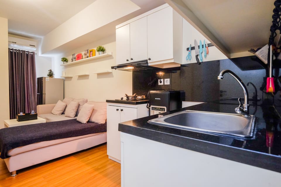 Room | Private kitchen | Fridge, stovetop, cookware/dishes/utensils
