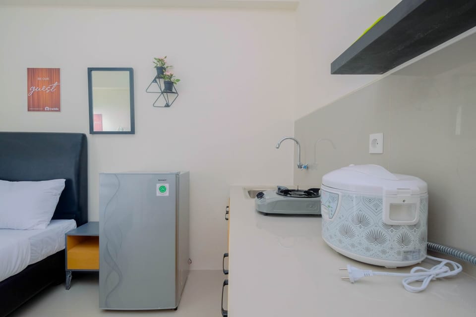 Room | Private kitchen | Fridge, stovetop, cookware/dishes/utensils
