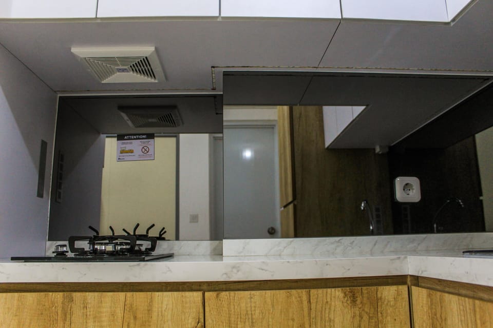 Room | Private kitchen | Fridge, stovetop, cookware/dishes/utensils