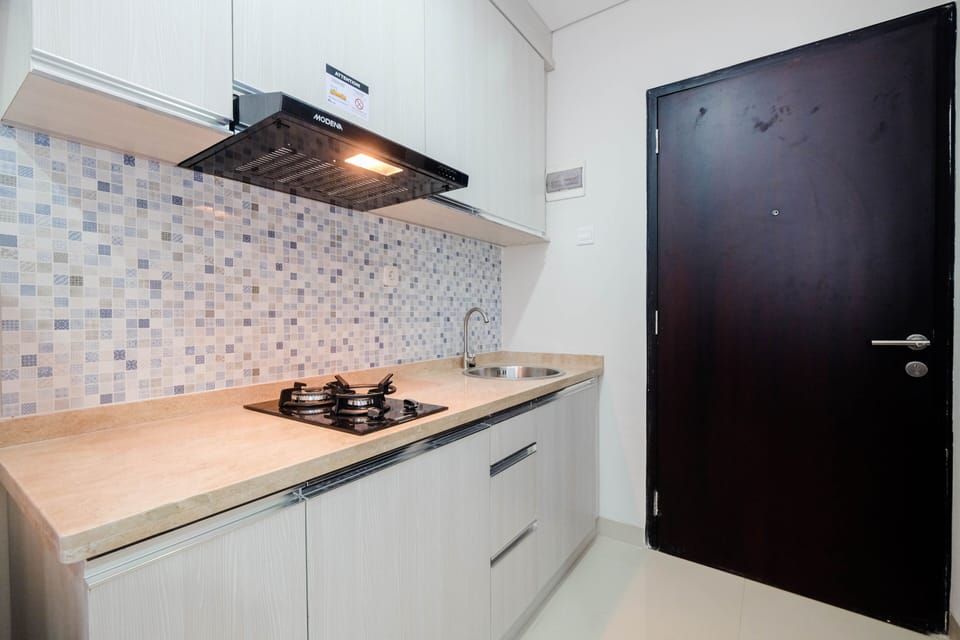 Room | Private kitchen | Fridge, stovetop, cookware/dishes/utensils