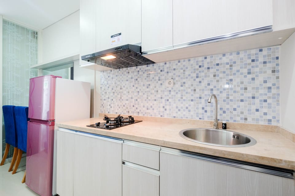 Room | Private kitchen | Fridge, stovetop, cookware/dishes/utensils