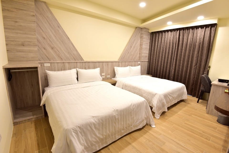Quadruple Room | Desk, blackout drapes, free WiFi, bed sheets