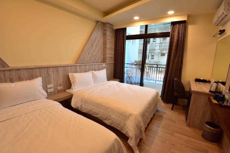 Quadruple Room | Desk, blackout drapes, free WiFi, bed sheets