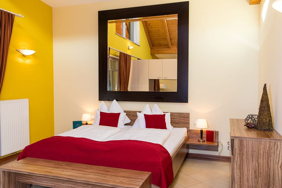 Deluxe Suite | Minibar, soundproofing, WiFi (free), individually decorated