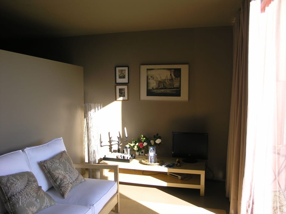 51-cm TV with satellite channels