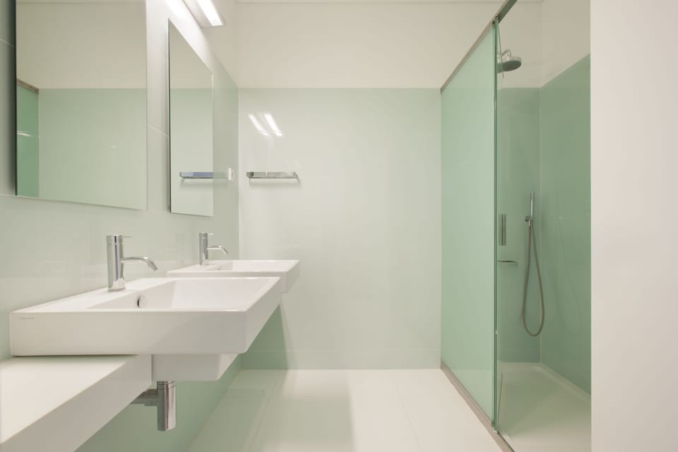 Traditional Double Room, Shared Bathroom | Bathroom shower