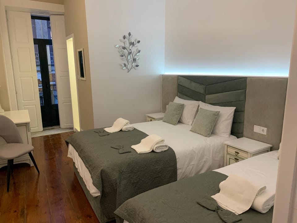 Standard Triple Room, Private Bathroom | Hypo-allergenic bedding, down comforters, memory foam beds