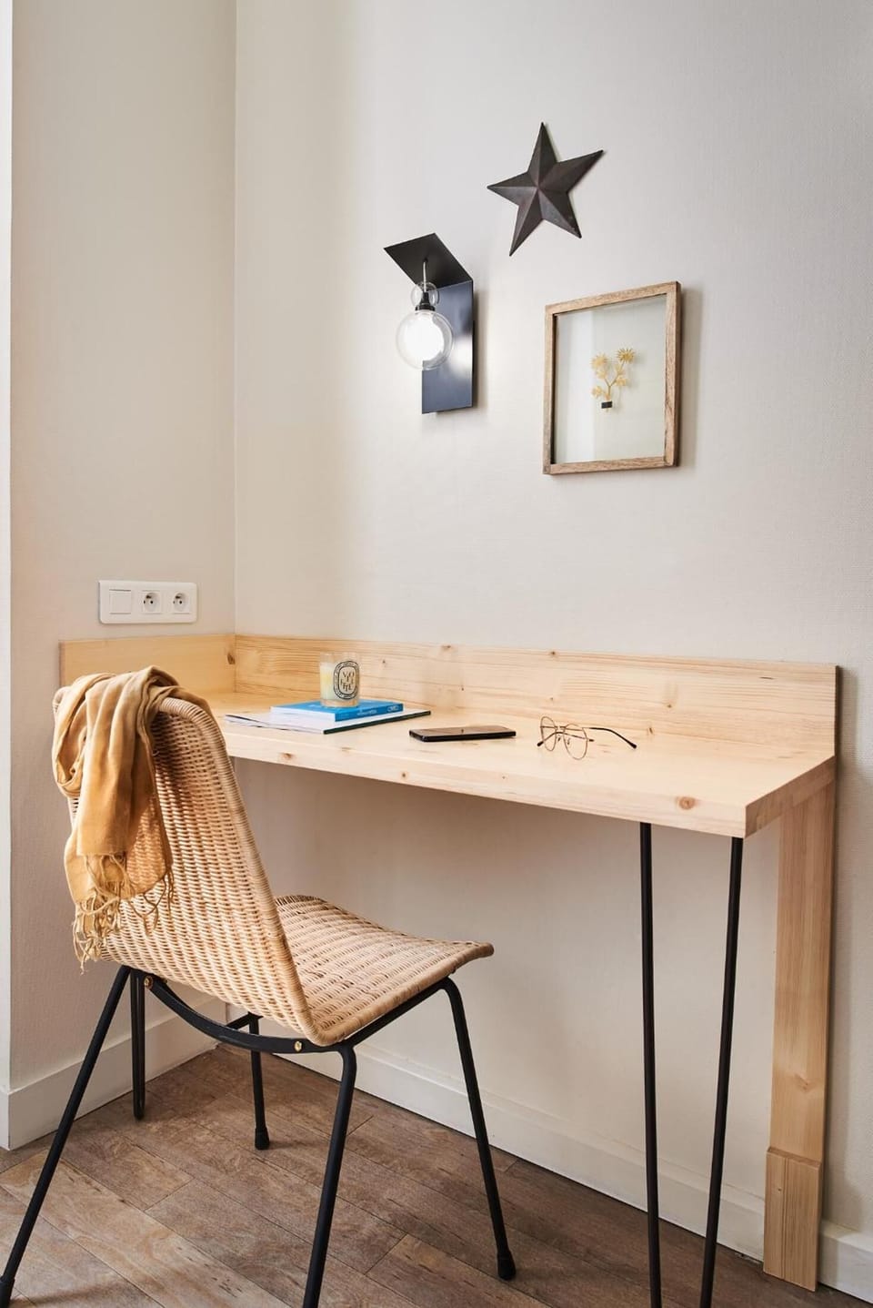 Desk, soundproofing, iron/ironing board, free WiFi