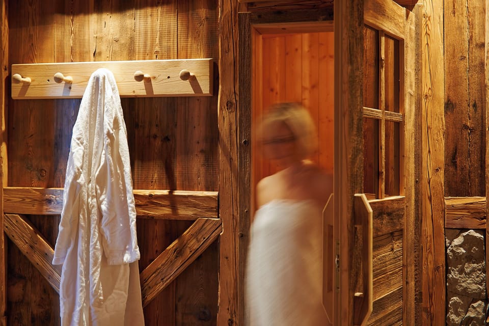 Sauna, hot tub, steam room, Turkish bath, body treatments, massages