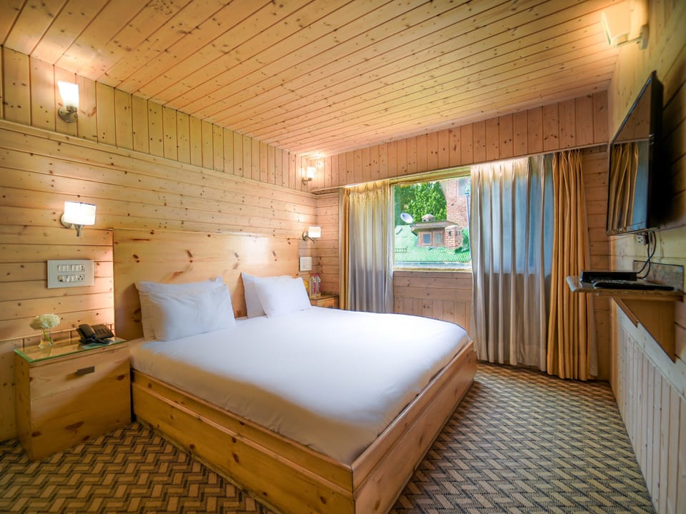 In-room safe, desk, soundproofing, iron/ironing board