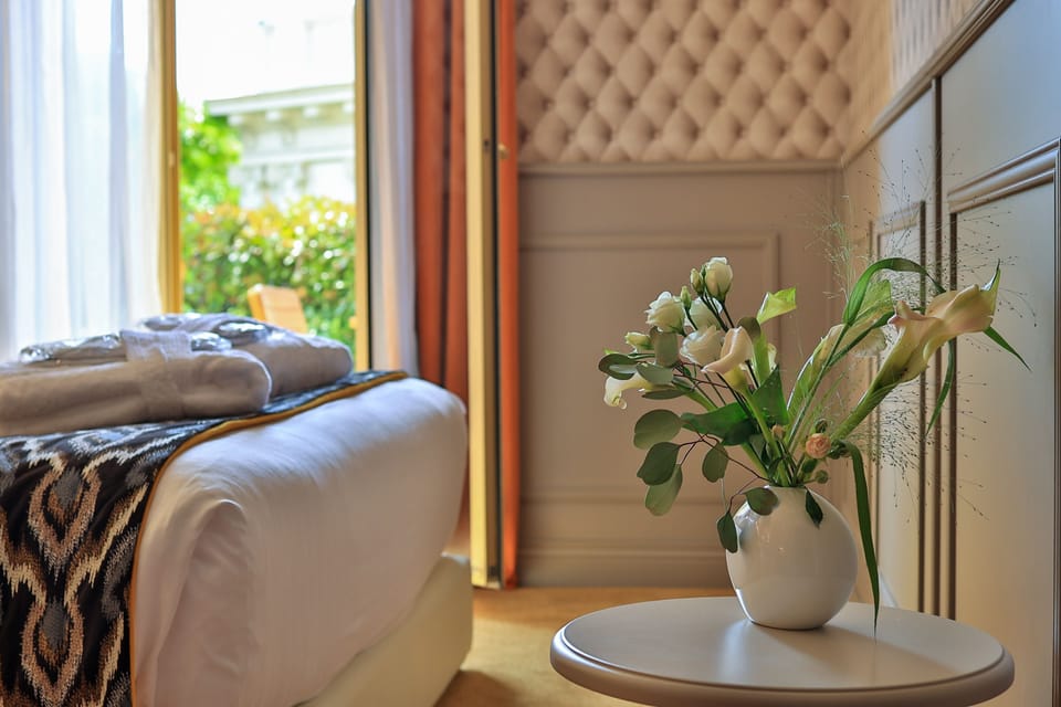 Deluxe Room, Garden View | Premium bedding, pillowtop beds, minibar, in-room safe
