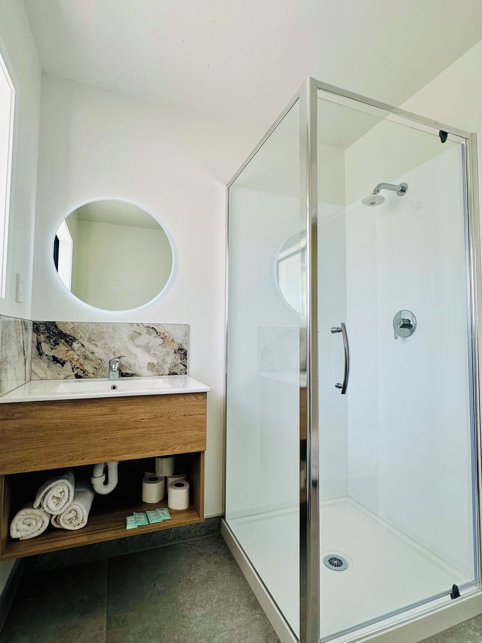 Deluxe Studio Suite | Bathroom | Shower, hair dryer, towels, soap