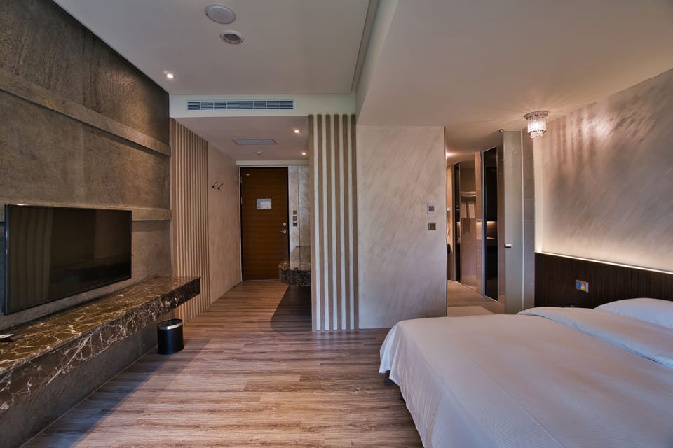 Deluxe Double Room | Minibar, blackout drapes, free WiFi, bed sheets