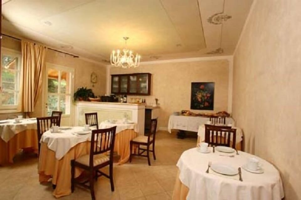 Free daily full breakfast