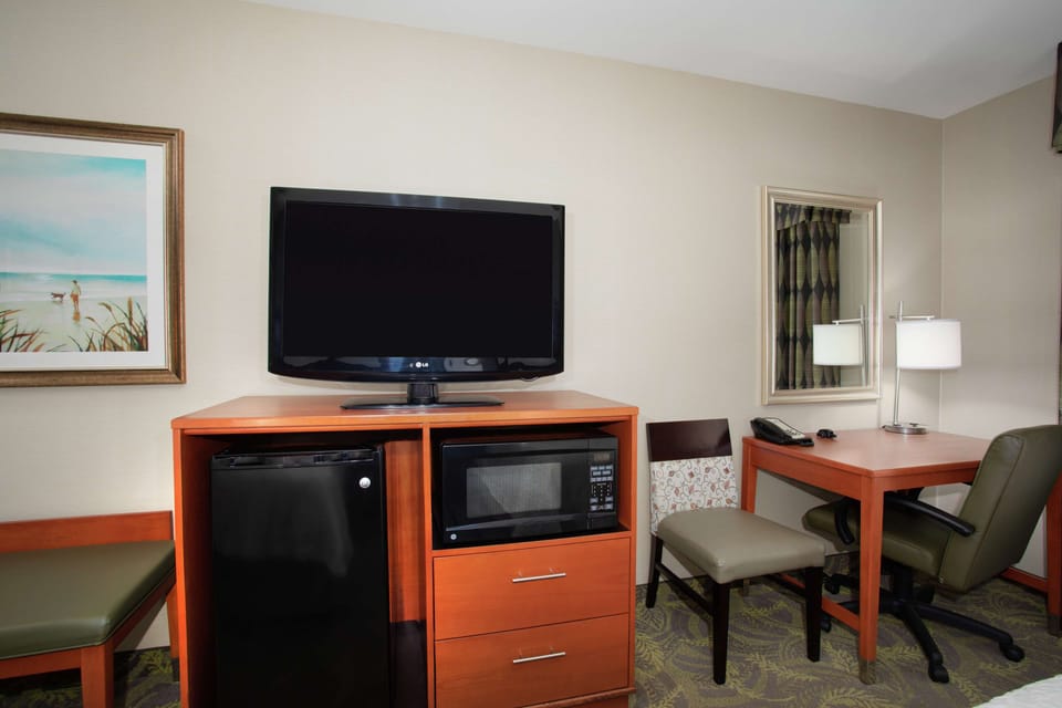 Two Queen Beds (No Water View) | Iron/ironing board, free cribs/infant beds, free WiFi, bed sheets