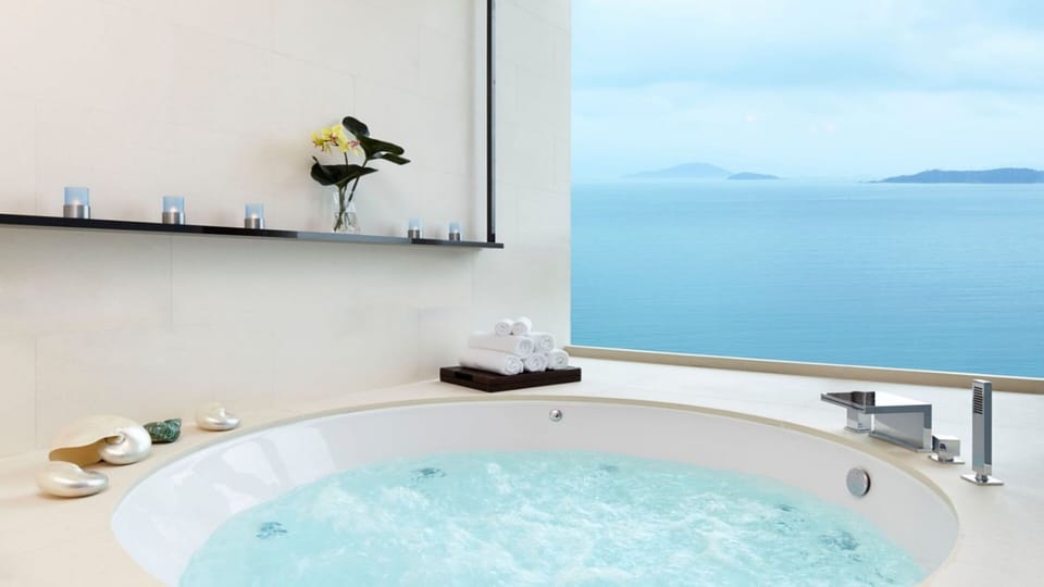 Indoor spa tub