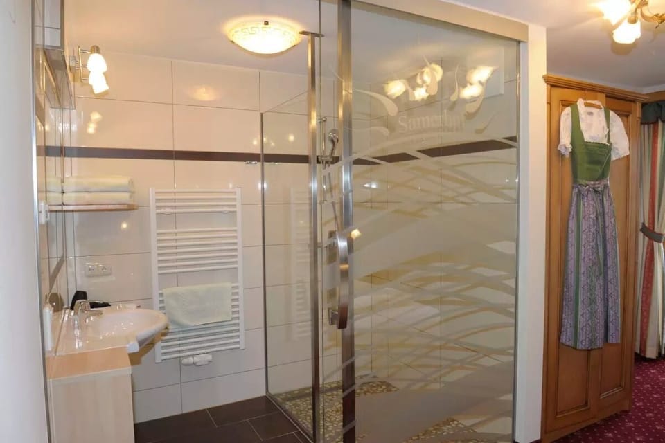Family Apartment, 2 Bedrooms (Preber) | Bathroom | Shower, hair dryer, bathrobes, towels