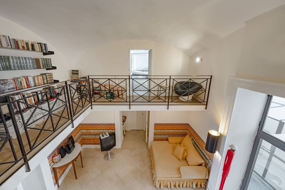 Standard Suite, 1 Queen Bed, Courtyard View | Blackout drapes, soundproofing, WiFi (free), individually furnished