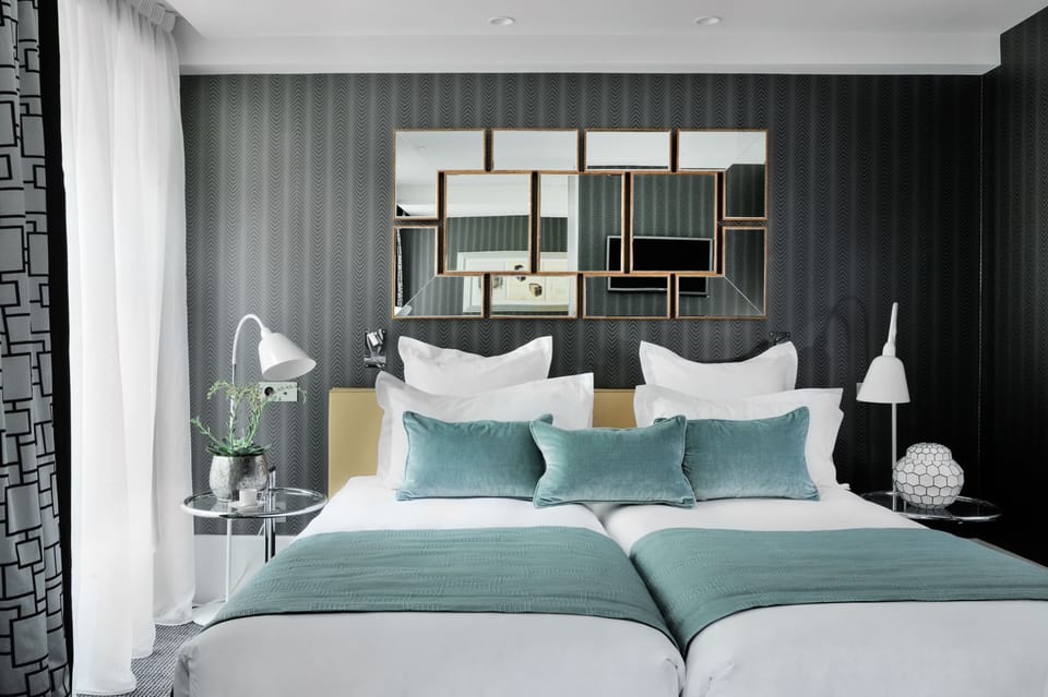 Junior Suite | In-room safe, desk, blackout drapes, soundproofing