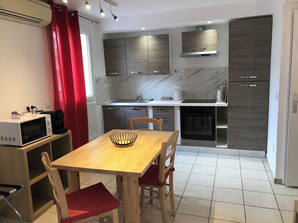 Standard Apartment | Private kitchen | Shared fridge, microwave