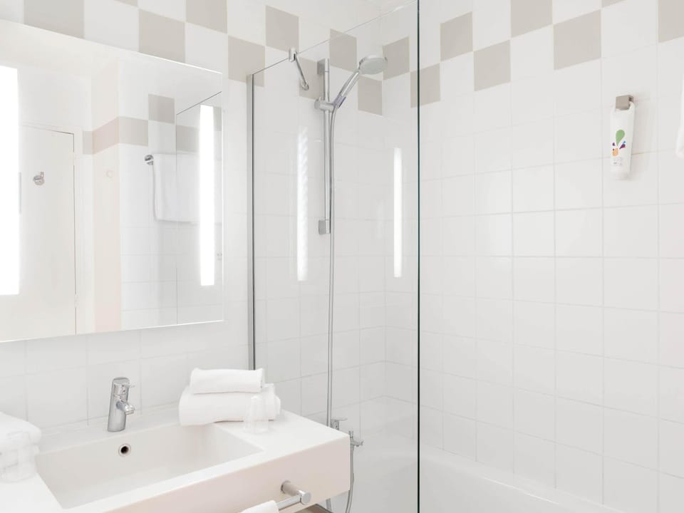 Standard Room, 3 Twin Beds | Bathroom | Eco-friendly toiletries, hair dryer, towels, soap