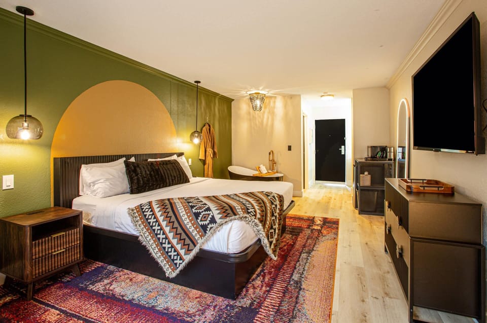 Superior Room, King Bed, Soaking Tub, Patio | Premium bedding, pillowtop beds, in-room safe, desk