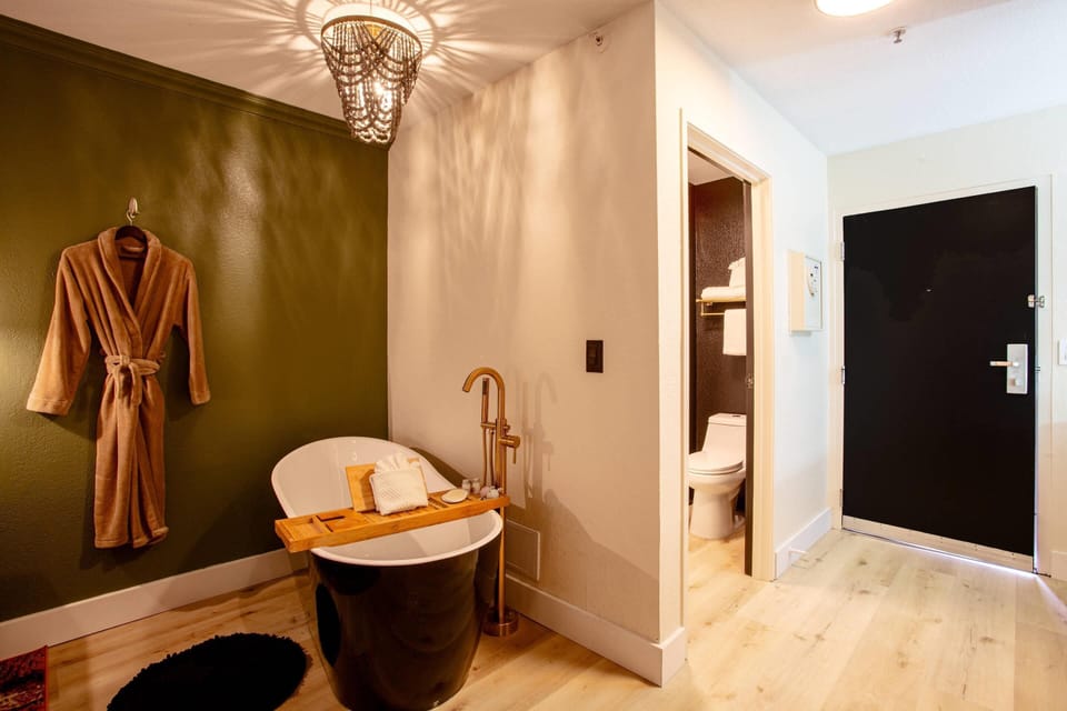 Superior Room, King Bed, Soaking Tub, Patio | Premium bedding, pillowtop beds, in-room safe, desk