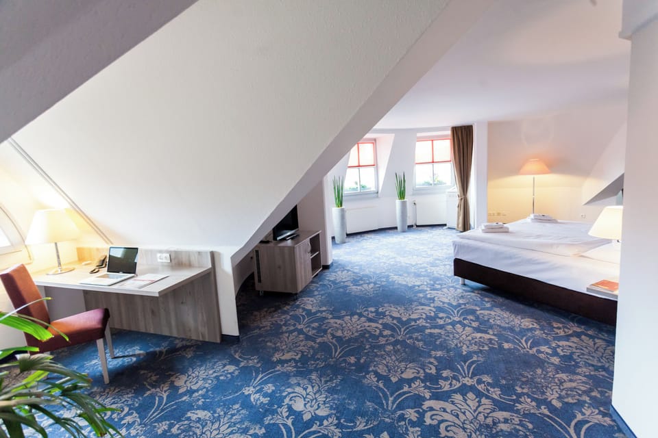 Junior Tower Suite, Nonsmoking | 1 bedroom, hypo-allergenic bedding, individually furnished
