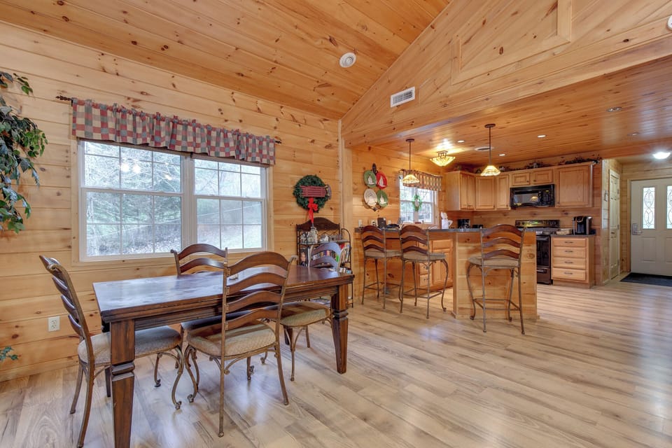 Studio (1 Bedroom) | Property amenity