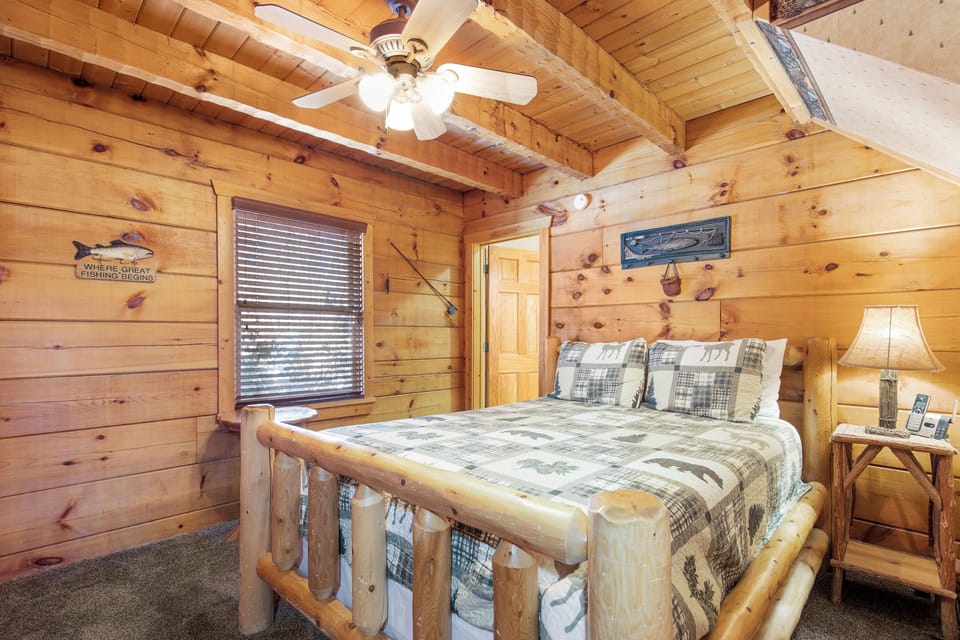 Huckleberry Ridge by Jackson Mountain Rentals Cabin in Gatlinburg