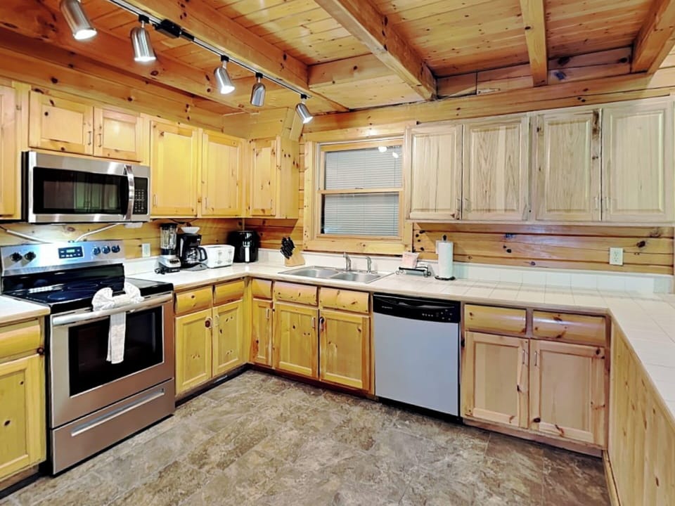 Studio (3 Bedrooms) | Property amenity