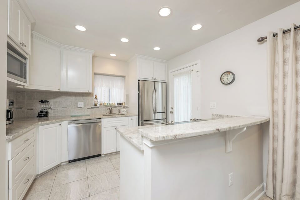 Condo (2 Bedrooms) | Property amenity