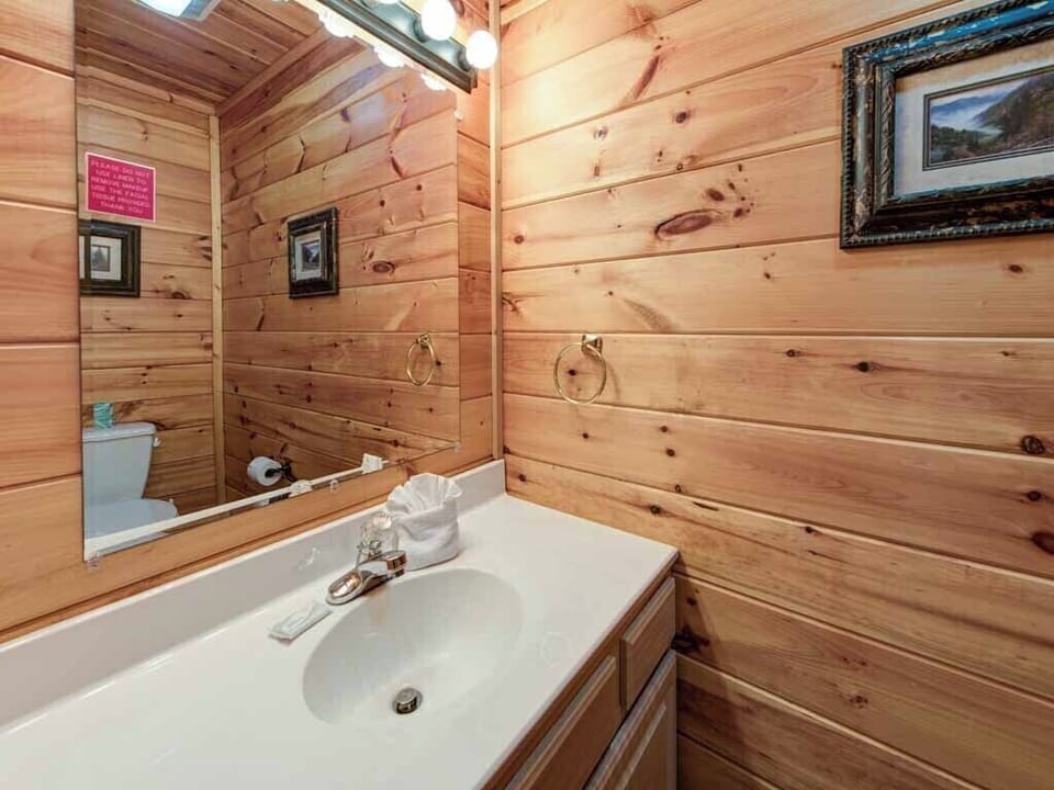 Tender Moments by Jackson Mountain Rentals Cabin in Sevier County