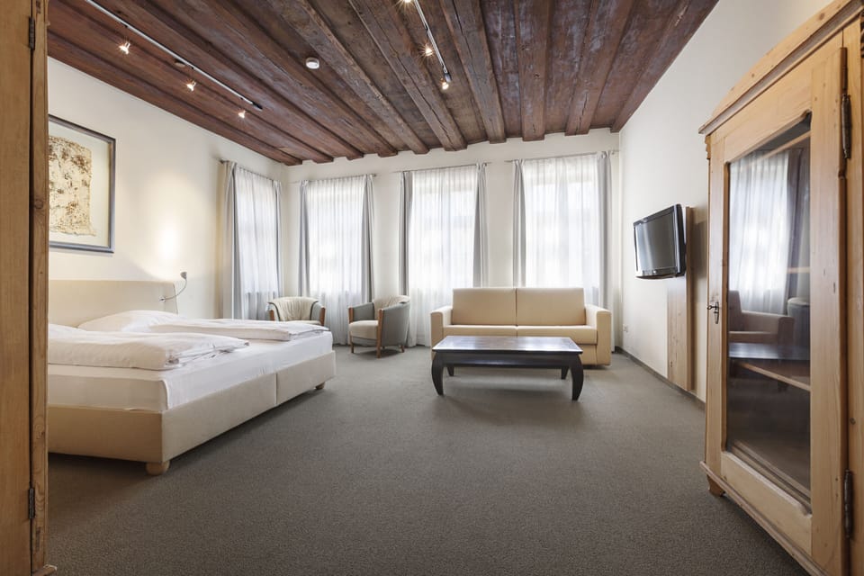 Apartment, Non Smoking, Annex Building | Hypo-allergenic bedding, in-room safe, desk, laptop workspace