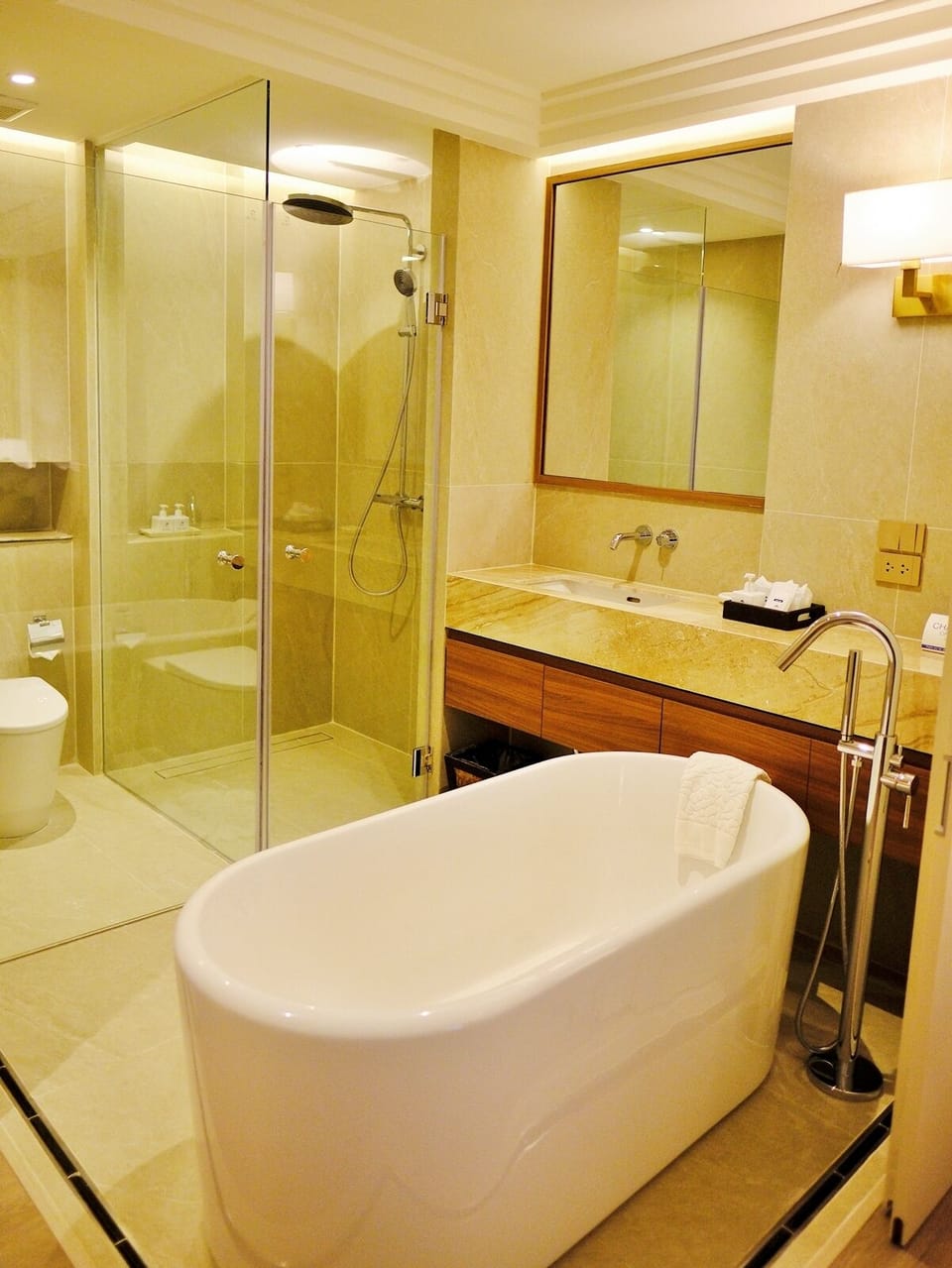 Deluxe Room, 1 Double or 2 Twin Beds | Minibar, in-room safe, individually decorated, desk
