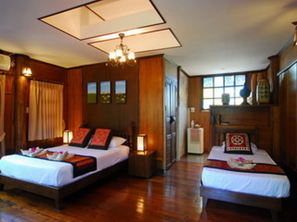 Villa | Select Comfort beds, in-room safe, individually decorated, desk