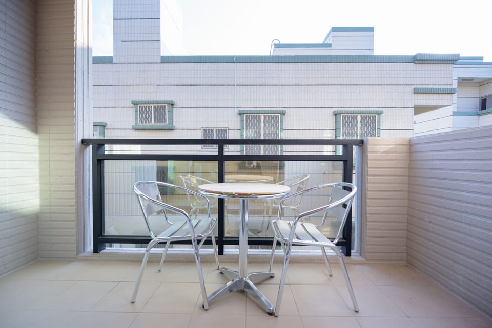 Gallery Quadruple Room | Desk, blackout drapes, free WiFi, bed sheets