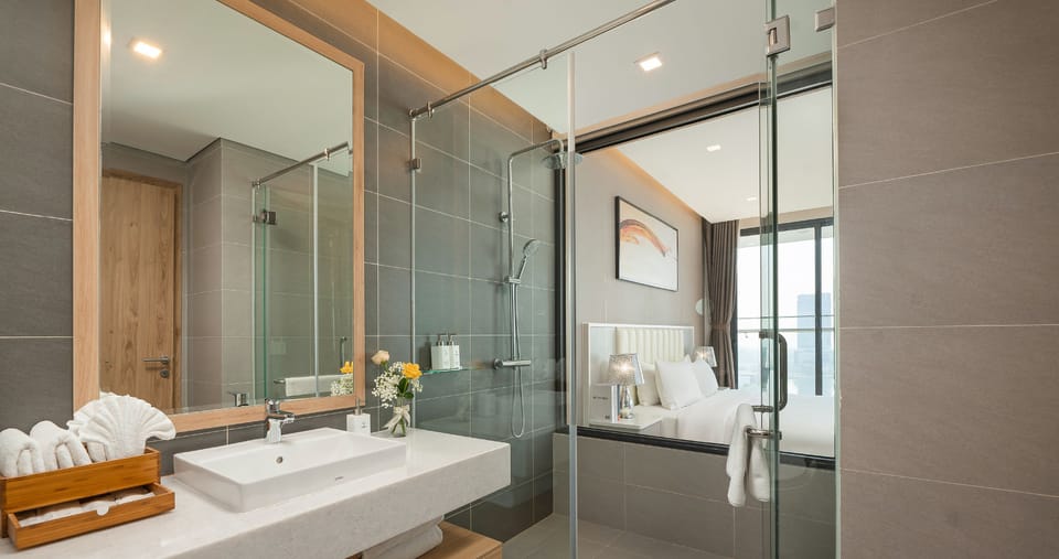 Deluxe Double Room, Ocean View | Bathroom | Free toiletries, hair dryer, bathrobes, slippers