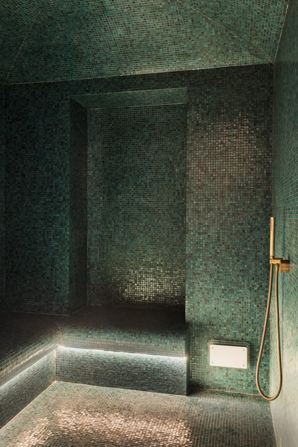 Couples treatment rooms, sauna, hot tub, steam room