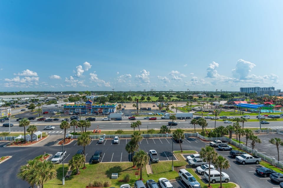Condo, 2 Bedrooms | Parking