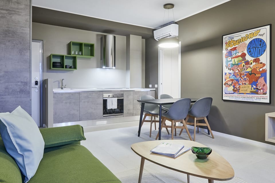 Deluxe Apartment | Private kitchen | Electric kettle