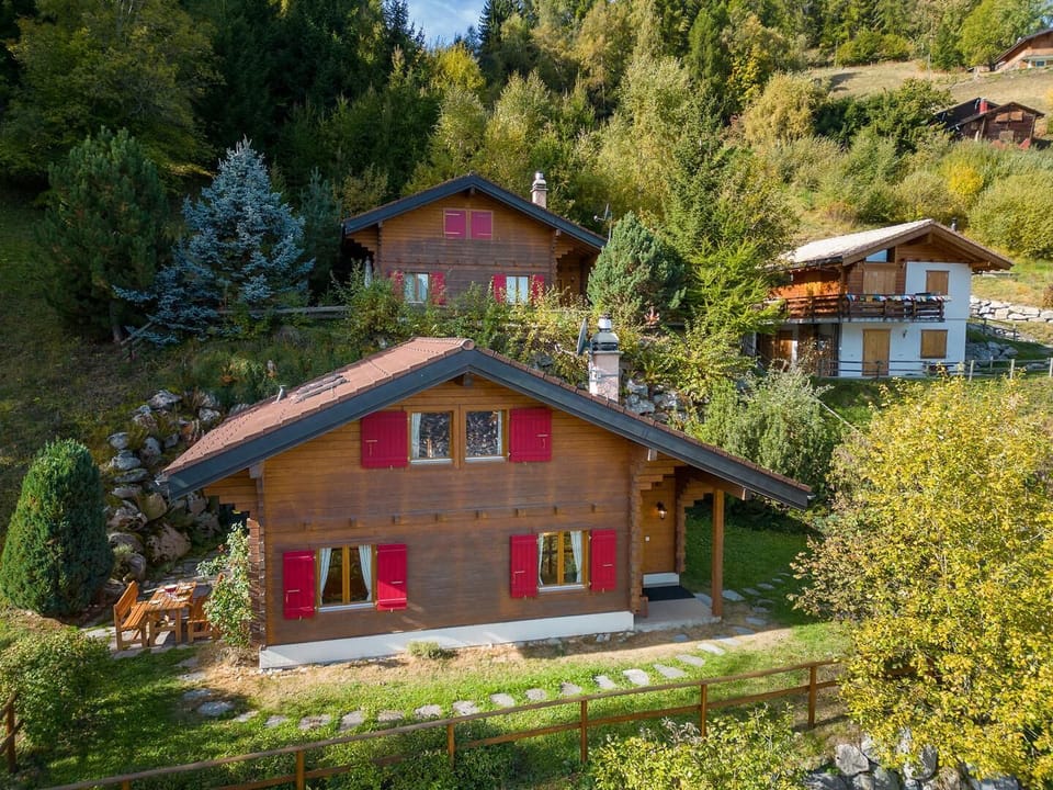 Chalet (4 Bedrooms) | Front of property