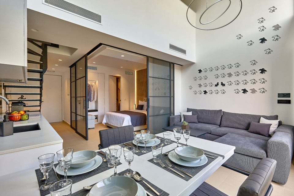 Comfort Loft | Living area | 43-inch Smart TV with satellite channels, TV