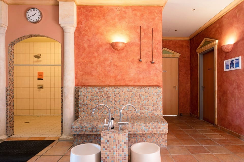 Sauna, steam room