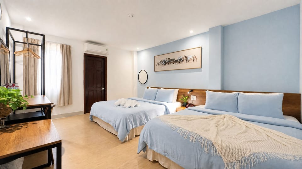 Family Room | In-room safe, desk, blackout drapes, WiFi (free)