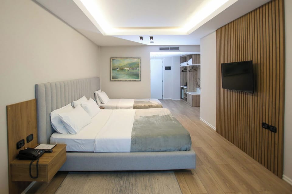 Deluxe Triple Room, Balcony | Bed sheets